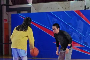 美媒：这事的关键是砍下83分的是阿德巴约，而不是东契奇那些人！